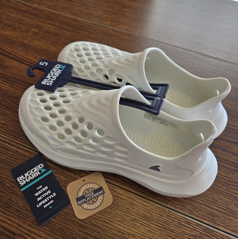 White Rugged Shark Water Shoes - Boys Size 5 (Fits Womans 6.5 - 7)